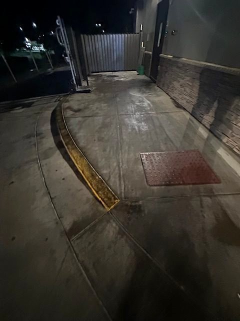 Commercial walkway before cleaning